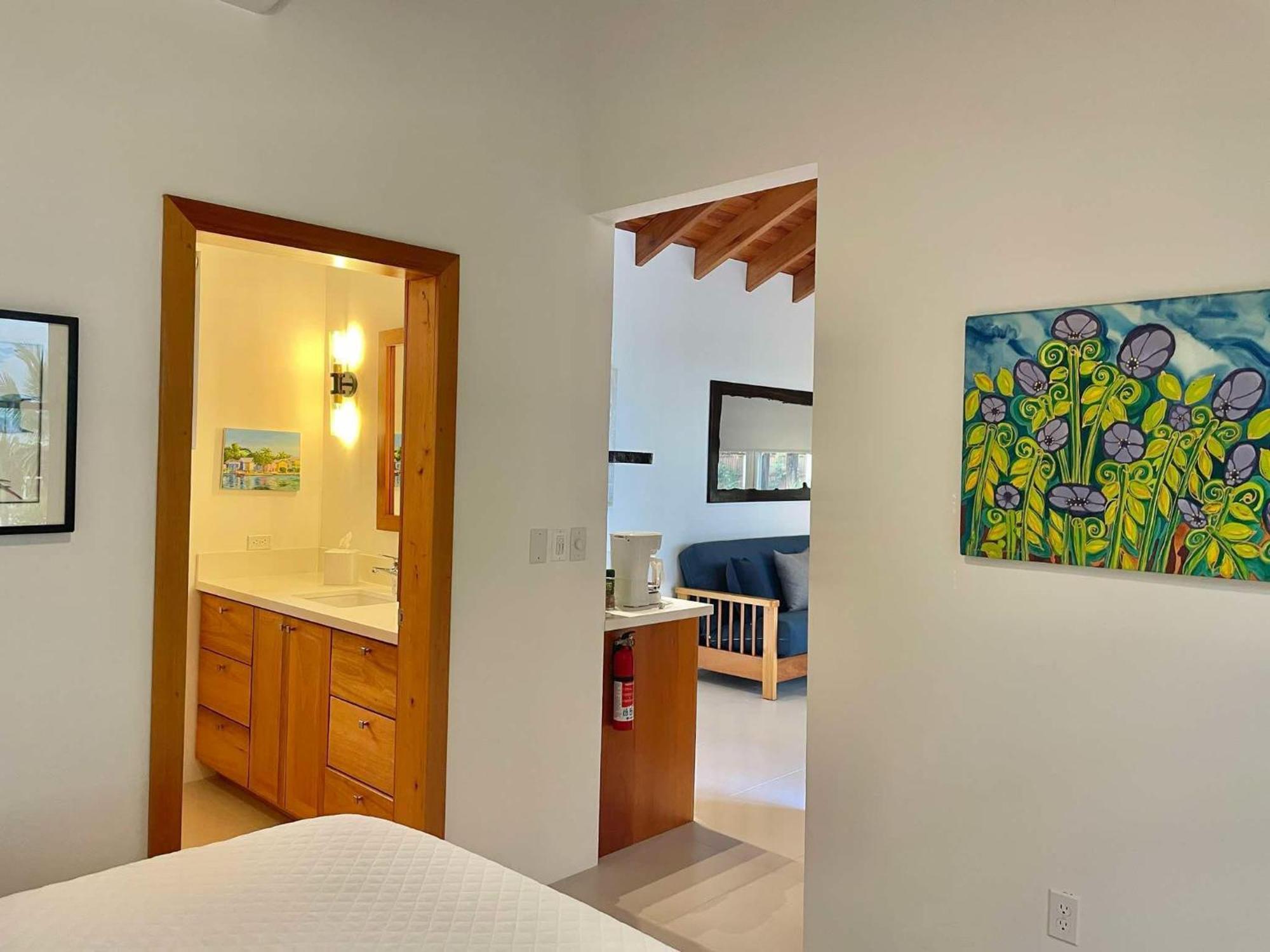 Weezie'S Ocean Front Hotel And Garden Cottages Caye Caulker Exterior photo