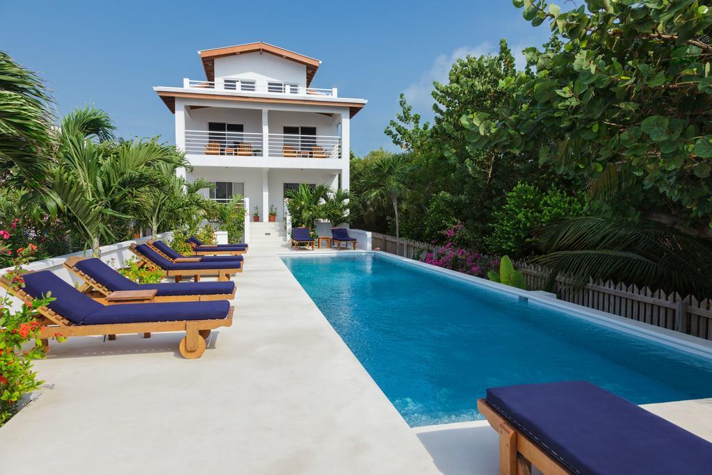 Weezie'S Ocean Front Hotel And Garden Cottages Caye Caulker Exterior photo