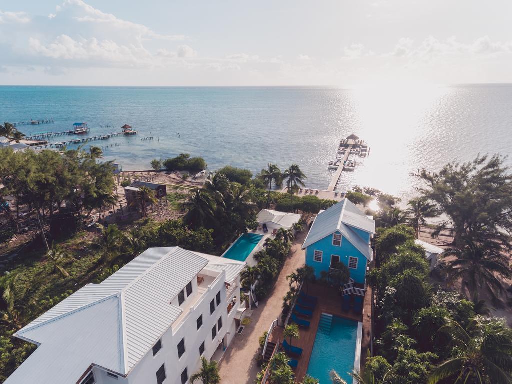 Weezie'S Ocean Front Hotel And Garden Cottages Caye Caulker Exterior photo