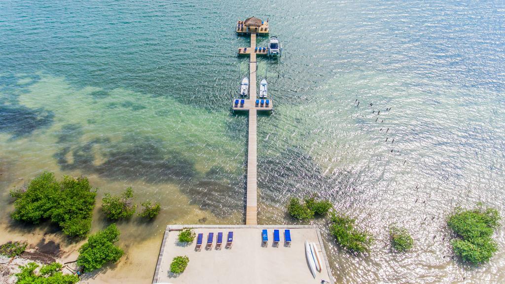 Weezie'S Ocean Front Hotel And Garden Cottages Caye Caulker Exterior photo