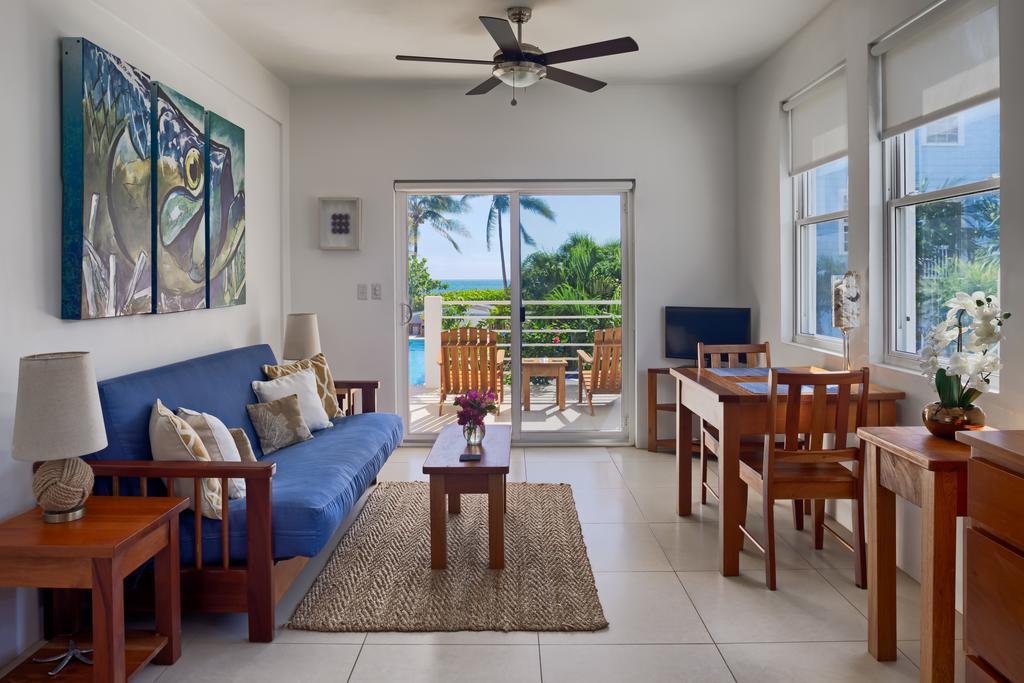 Weezie'S Ocean Front Hotel And Garden Cottages Caye Caulker Exterior photo