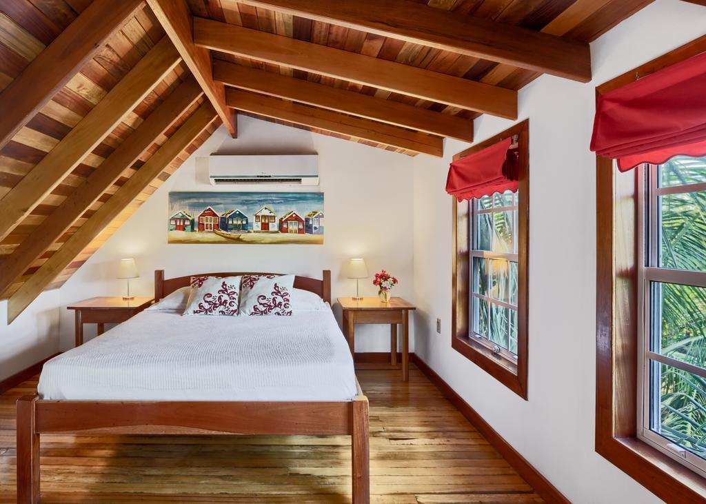 Weezie'S Ocean Front Hotel And Garden Cottages Caye Caulker Exterior photo