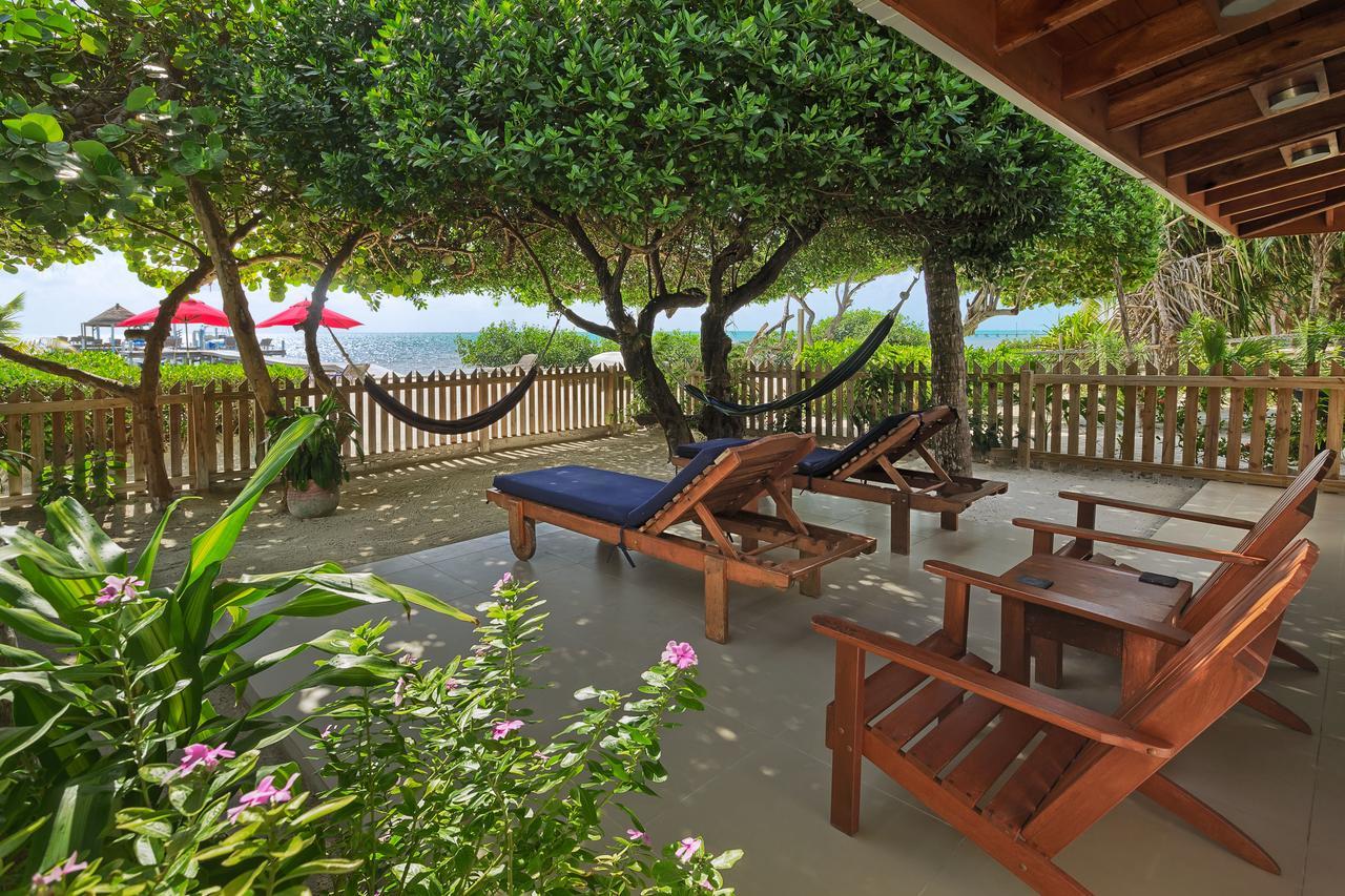 Weezie'S Ocean Front Hotel And Garden Cottages Caye Caulker Exterior photo