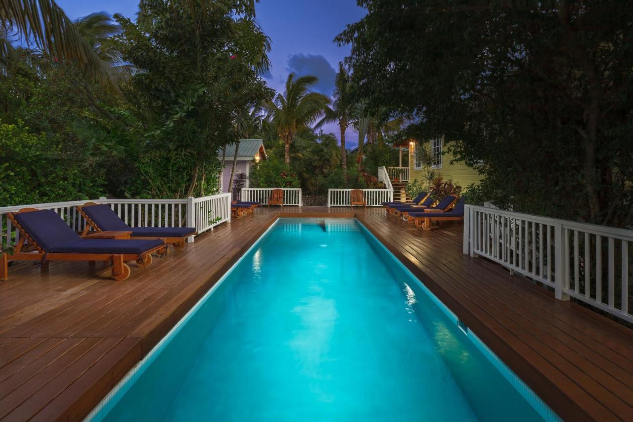 Weezie'S Ocean Front Hotel And Garden Cottages Caye Caulker Exterior photo