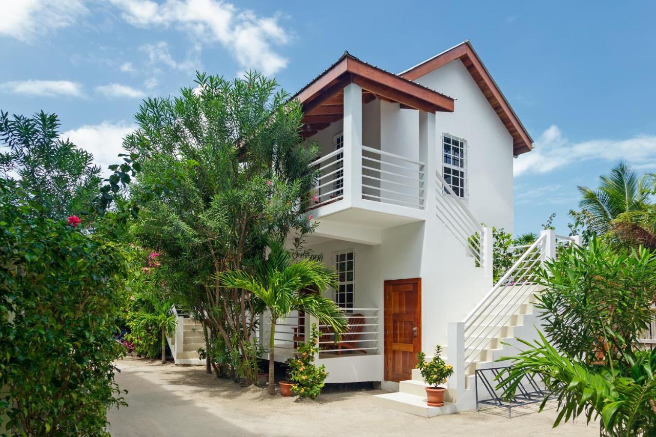 Weezie'S Ocean Front Hotel And Garden Cottages Caye Caulker Exterior photo
